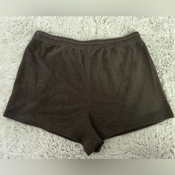 Fabletics Shorts - Picture 2 of 4